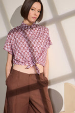 Load image into Gallery viewer, CORENELLE CROPPED SHIRT WITH TIE AT THE HEM