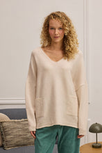 Load image into Gallery viewer, INDY KNITWEAR V-NECK 2 POCKETS LOOSE