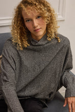 Load image into Gallery viewer, LETO OVERSIZE BLOUSE WITH POCKETS