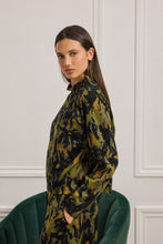 Load image into Gallery viewer, RUFFIN BLOUSE WITH DIAGONAL BUTTONS