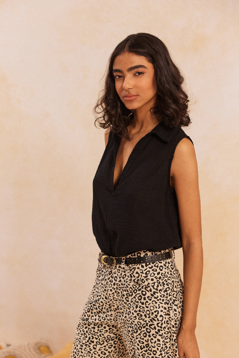 BLAIR SLEEVELESS V-NECK TOP