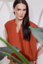 Load image into Gallery viewer, CARMI SLEEVLES V-NECK BLOUSE
