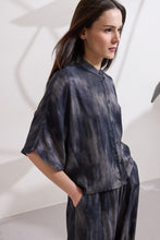 Load image into Gallery viewer, FEORA SHIRT WITH MAO COLLAR AND WATERCOLOR PRINT
