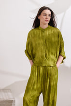 Load image into Gallery viewer, FEORA SHIRT WITH MAO COLLAR AND WATERCOLOR PRINT
