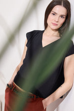 Load image into Gallery viewer, GENTLE TUNIC WITH SHORT SLEEVES AND RUFFLES
