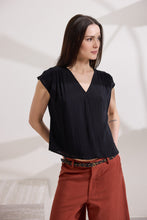 Load image into Gallery viewer, GENTLE TUNIC WITH SHORT SLEEVES AND RUFFLES
