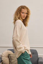 Load image into Gallery viewer, INDY KNITWEAR V-NECK 2 POCKETS LOOSE
