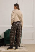 Load image into Gallery viewer, KAORI PRINTED PANTS 7/8
