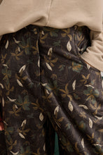 Load image into Gallery viewer, KAORI PRINTED PANTS 7/8
