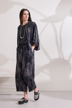 Load image into Gallery viewer, LUVINIA CROPPED PANTS WITH DESIGNER SEAMS
