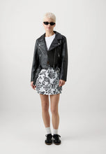 Load image into Gallery viewer, ONLKIERA MINI PRINT SKIRT WITH SHORTS
