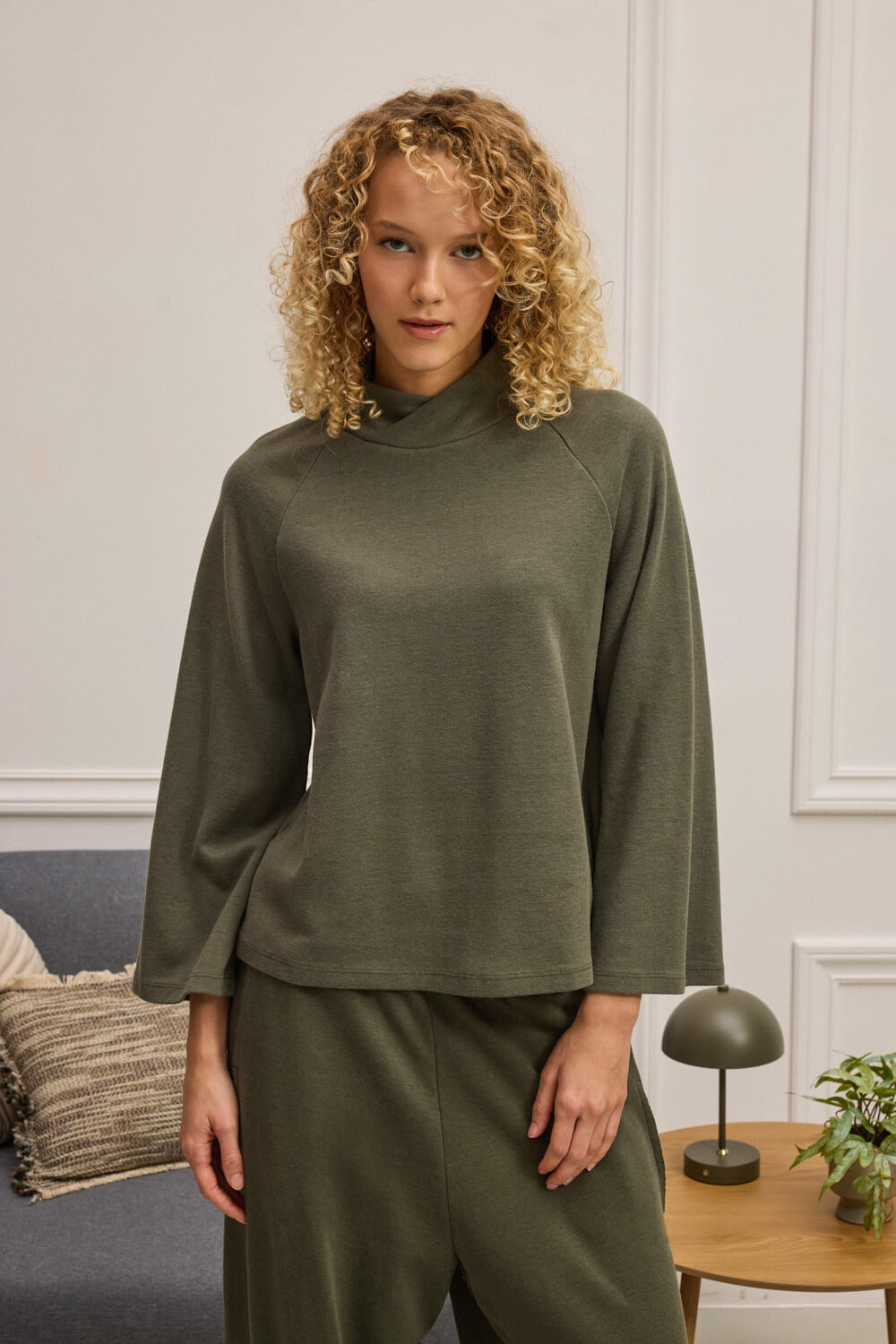 SPIKE MOCK NECK BLOUSE