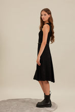 Load image into Gallery viewer, TETRA SLEEVELESS DRESS WITH BELD
